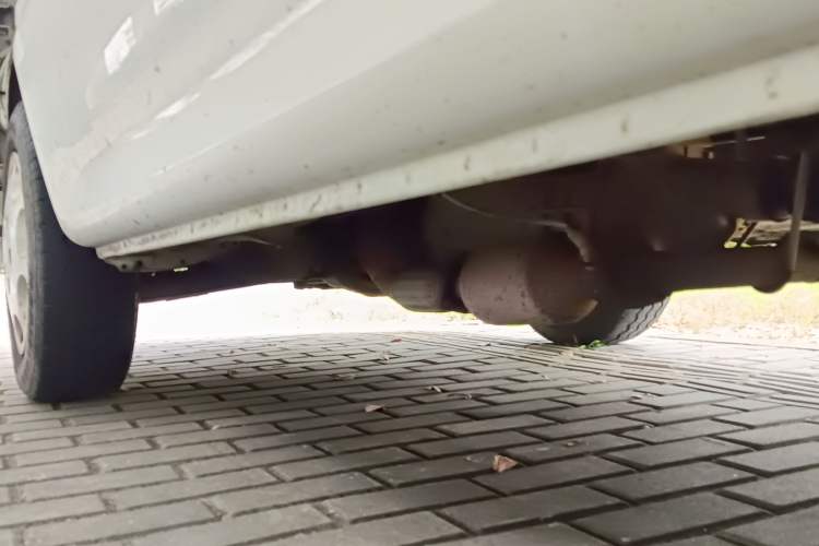 Used Jinbei Hiace 2014 2.0L Fifth-Generation Xiangyun Comfort Type 1 4G20C Chassis Rear Left