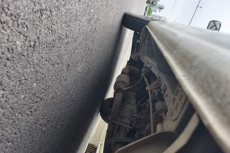 Used Jinbei Hiace 2014 2.0L 5th Generation Kuaiyunwang Business Version 4G20B Chassis Rear Left