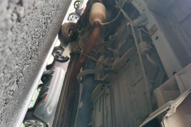 Used Jinbei Hiace 2014 2.0L Fifth-Generation Xiangyun Comfort Type 1 4G20C Chassis Rear Left
