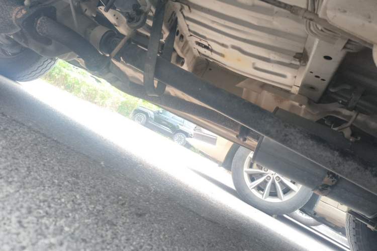 Used Jinbei Hiace 2014 2.0L Fifth-Generation Xiangyun Comfort Type 1 4G20C Chassis Rear Left