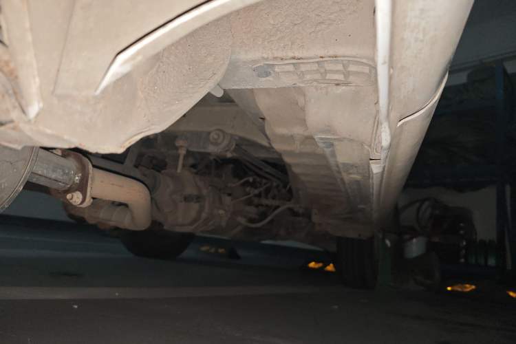Used Jinbei Hiace 2014 2.0L 5th Generation Kuaiyunwang Business Version 4G19 Chassis Rear Right