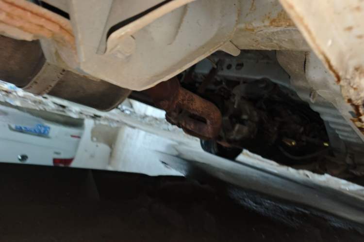 Used Jinbei Hiace 2014 2.0L Fifth-Generation Xiangyun Comfort Type 1 4G20C Chassis Rear Right
