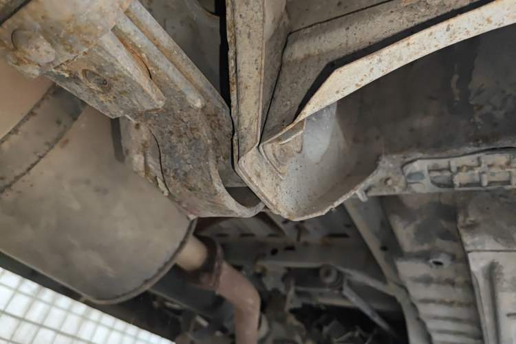 Used Jinbei Hiace 2014 2.0L Fifth-Generation Xiangyun Comfort Type 1 4G20C Chassis Rear Right