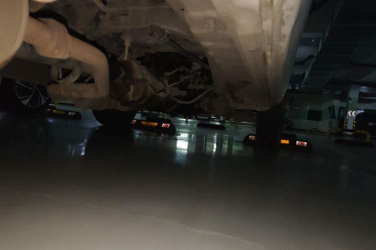 Used Jinbei Hiace 2014 2.0L 5th-Gen Power King Comfort Version V19 Chassis Rear Right