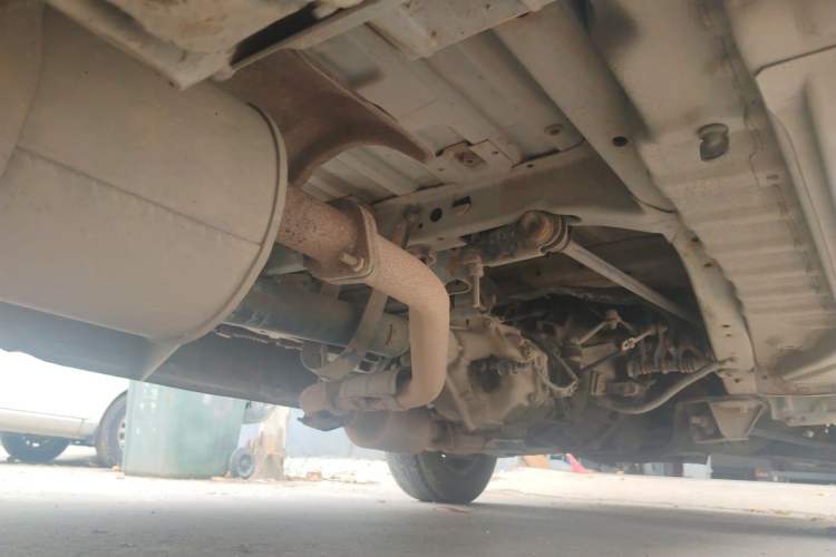 Used Jinbei Hiace 2014 2.0L 5th-Gen Power King Comfort Version V19 Chassis Rear Right
