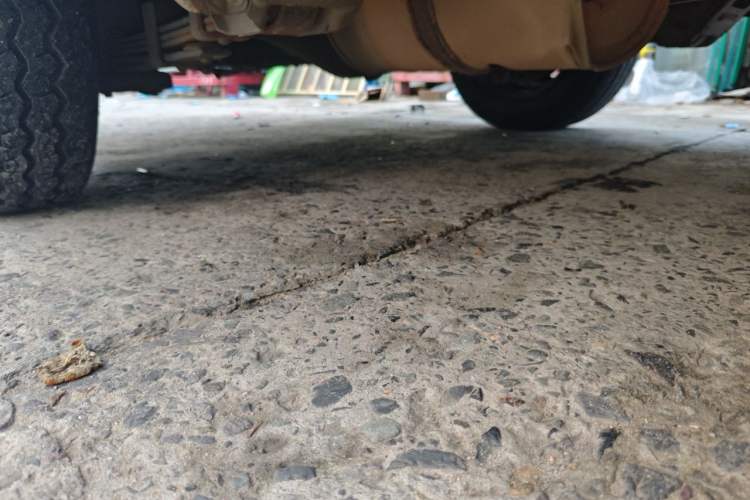 Used Jinbei Hiace 2014 2.0L Fifth-Generation Xiangyun Comfort Type 1 4G20C Chassis Rear Right