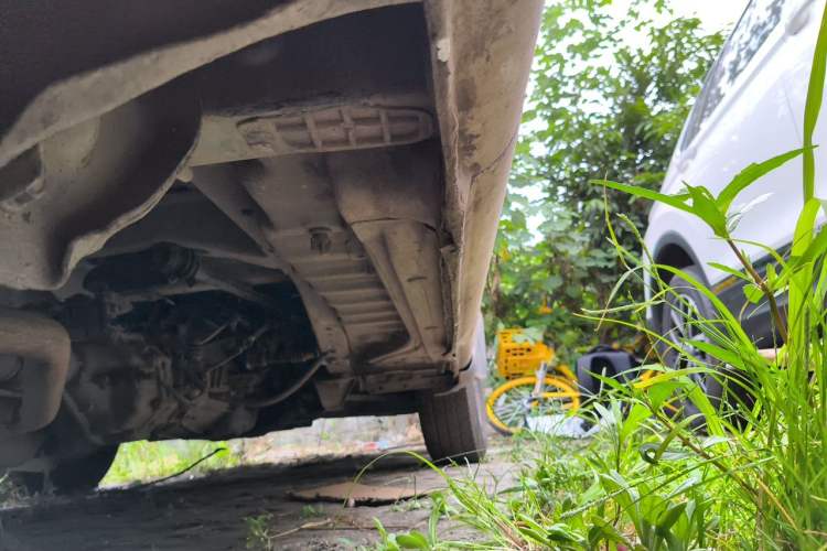 Used Jinbei Hiace 2014 2.0L Fifth-Generation Xiangyun Comfort Type 1 4G21C Chassis Rear Right