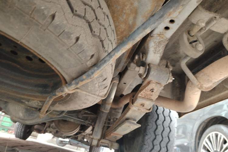 Used Jinbei Hiace 2014 2.0L Fifth-Generation Xiangyun Comfort Type 1 4G20C Chassis Rear Right