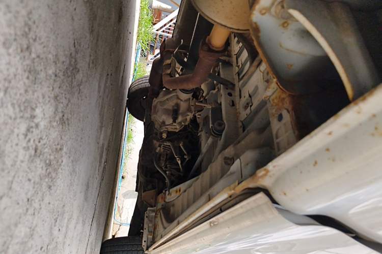 Used Jinbei Hiace 2014 2.0L Fifth-Generation Xiangyun Comfort Type 1 4G20C Chassis Rear Right