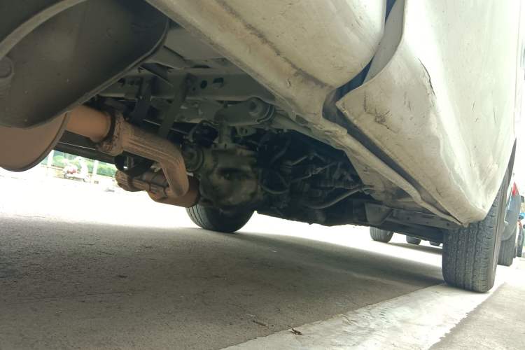 Used Jinbei Hiace 2014 2.0L Fifth-Generation Xiangyun Comfort Type 1 4G20C Chassis Rear Right
