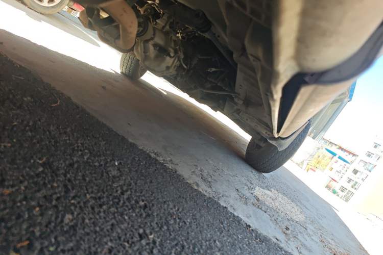 Used Jinbei Hiace 2014 2.0L Fifth-Generation Xiangyun Comfort Type 1 4G20C Chassis Rear Right