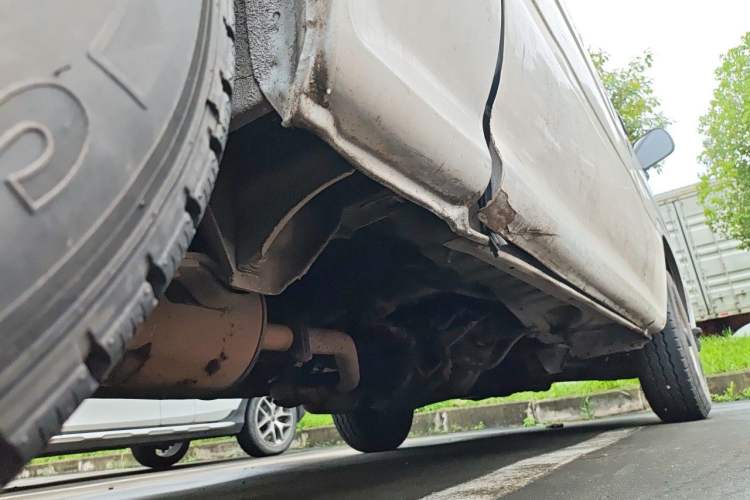 Used Jinbei Hiace 2014 2.0L Fifth-Generation Xiangyun Comfort Type 1 4G21C Chassis Rear Right