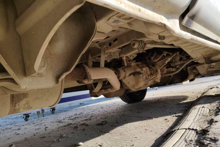 Used Jinbei Hiace 2014 2.0L 5th Generation Kuaiyunwang Business Version 4G21B Chassis Rear Right
