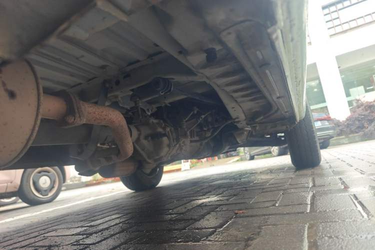 Used Jinbei Hiace 2014 2.0L Fifth-Generation Xiangyun Comfort Type 1 4G20C Chassis Rear Right