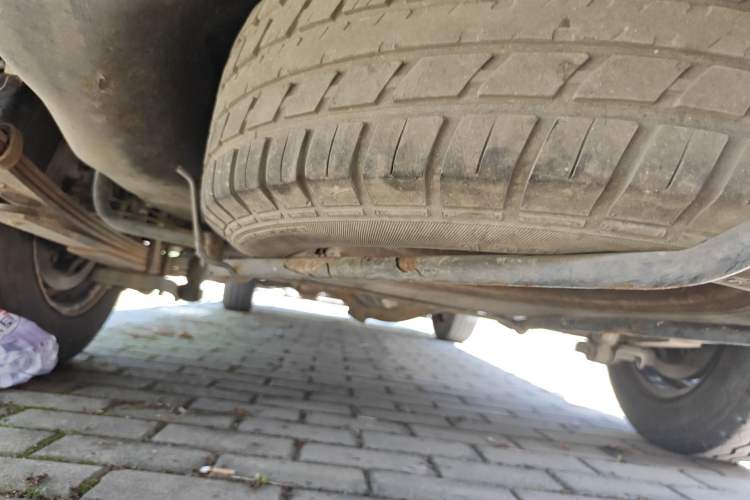 Used Jinbei Hiace 2014 2.0L Fifth-Generation Xiangyun Comfort Type 1 4G20C Chassis Rear