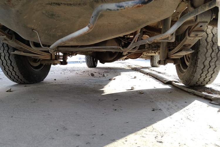 Used Jinbei Hiace 2014 2.0L 5th Generation Kuaiyunwang Business Version 4G21B Chassis Rear
