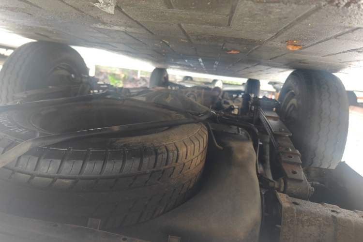 Used Jinbei Hiace 2014 2.0L Fifth-Generation Xiangyun Comfort Type 1 4G20C Chassis Rear