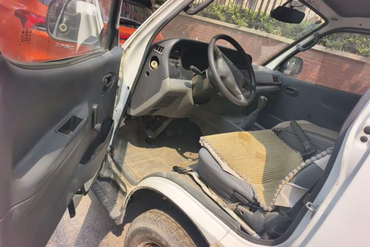 Used Jinbei Hiace 2014 2.0L 5th Generation Kuaiyunwang Business Version 4G19 Driver Seat