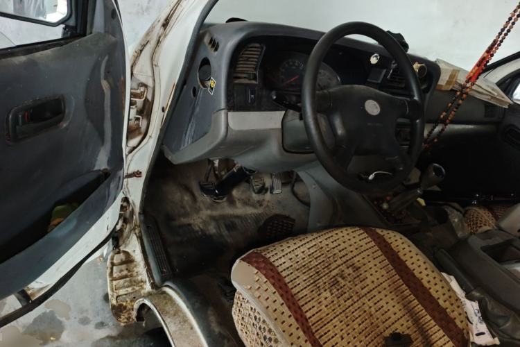 Used Jinbei Hiace 2014 2.0L Fifth-Generation Xiangyun Comfort Type 1 4G20C Driver Seat