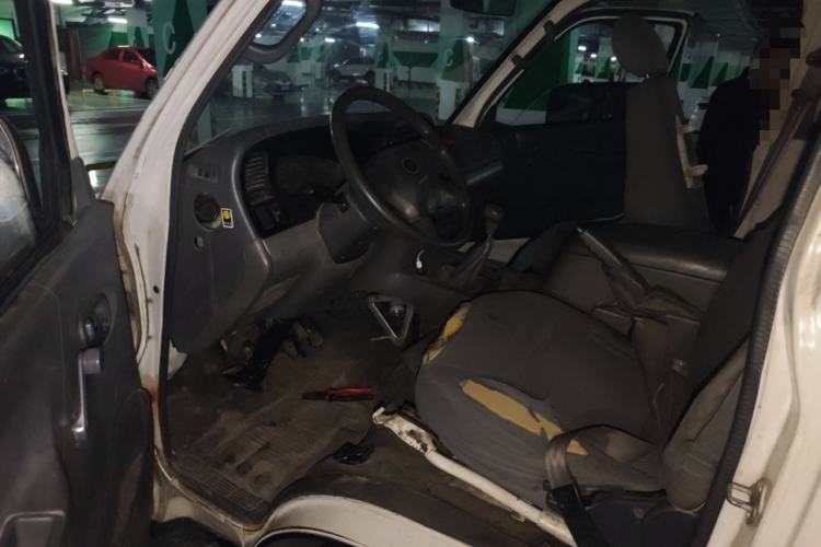 Used Jinbei Hiace 2014 2.0L 5th-Gen Power King Comfort Version V19 Driver Seat