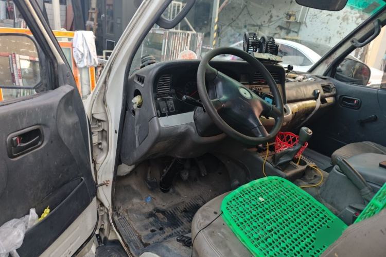 Used Jinbei Hiace 2014 2.0L Fifth-Generation Xiangyun Comfort Type 1 4G20C Driver Seat