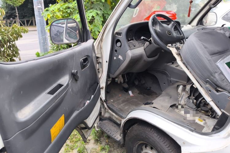 Used Jinbei Hiace 2014 2.0L Fifth-Generation Xiangyun Comfort Type 1 4G21C Driver Seat