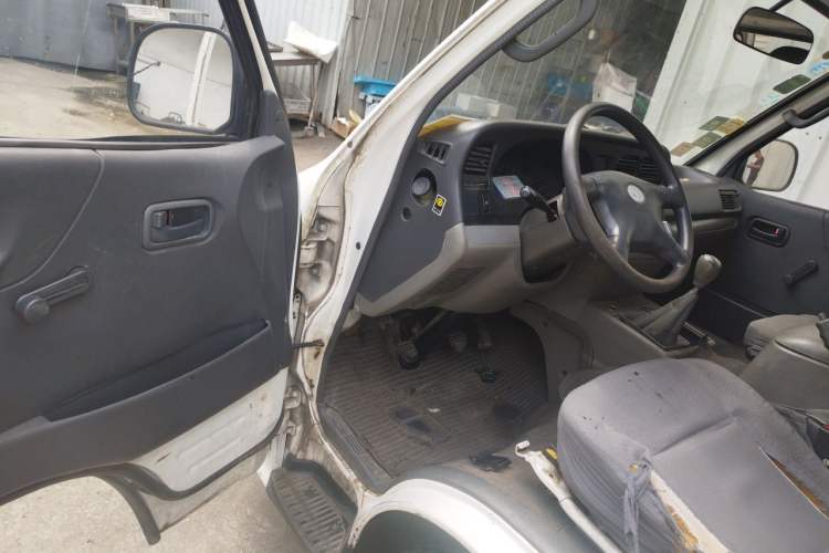 Used Jinbei Hiace 2014 2.0L Fifth-Generation Xiangyun Comfort Type 1 4G20C Driver Seat