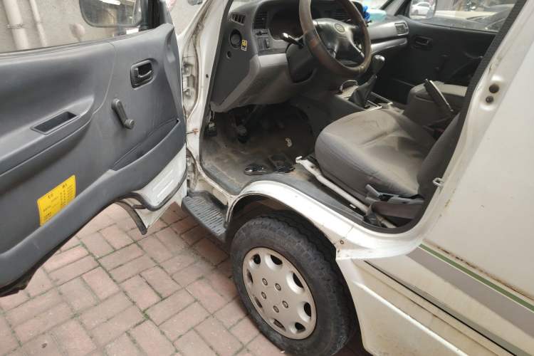 Used Jinbei Hiace 2014 2.0L Fifth-Generation Xiangyun Comfort Type 1 4G20C Driver Seat