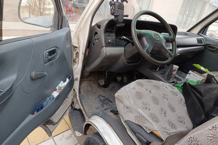 Used Jinbei Hiace 2014 2.0L Fifth-Generation Xiangyun Comfort Type 1 4G21C Driver Seat