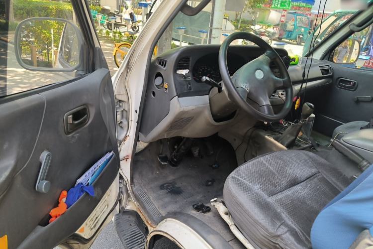 Used Jinbei Hiace 2014 2.0L Fifth-Generation Xiangyun Comfort Type 1 4G21C Driver Seat