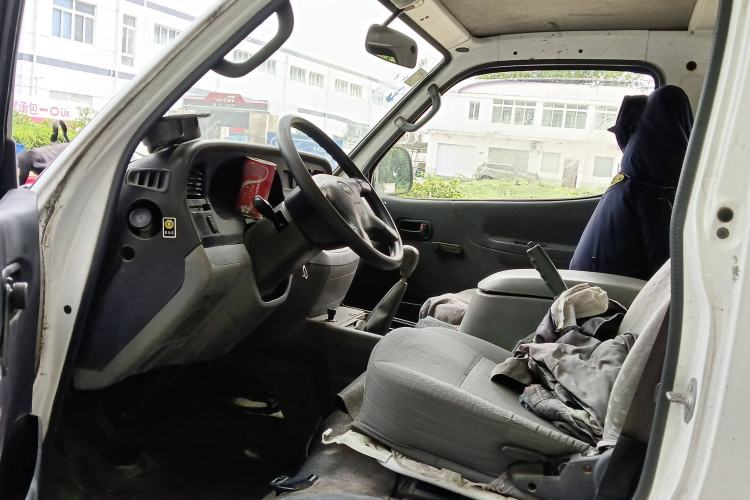 Used Jinbei Hiace 2014 2.0L Fifth-Generation Xiangyun Comfort Type 1 4G20C Driver Seat