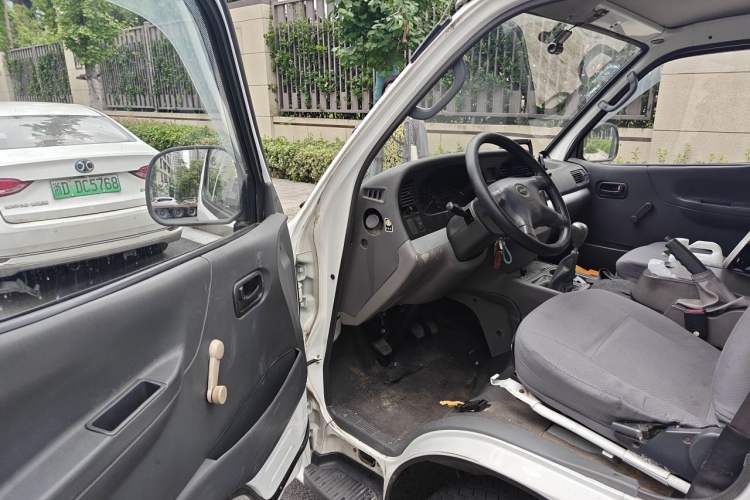 Used Jinbei Hiace 2014 2.0L 5th Generation Kuaiyunwang Business Version 4G21B Driver Seat