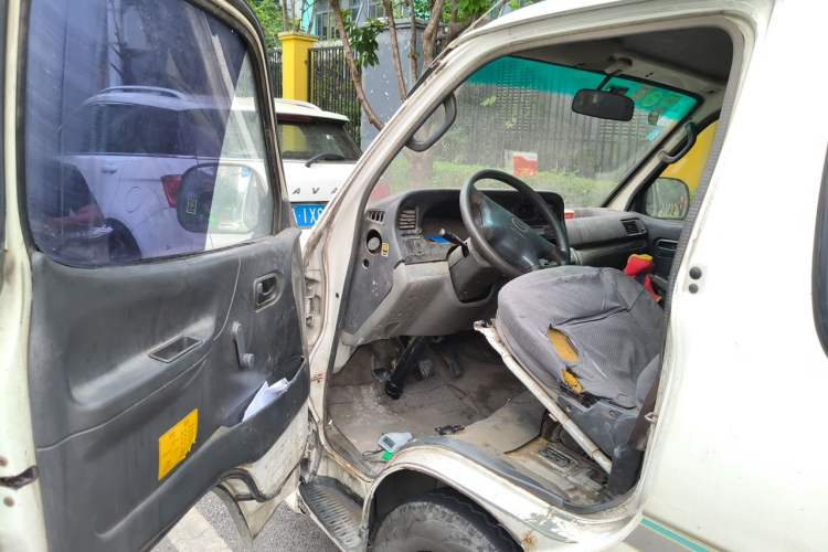 Used Jinbei Hiace 2014 2.0L 5th Generation Kuaiyunwang Business Version 4G19 Driver Seat