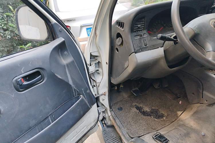 Used Jinbei Hiace 2014 2.0L 5th Generation Kuaiyunwang Business Version 4G19 Driver Seat