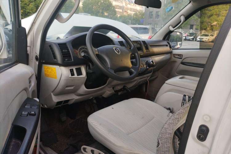 Used Jinbei Hiace 2014 2.0L Comfort Version V19 Driver Seat