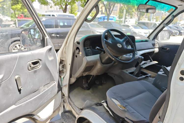 Used Jinbei Hiace 2014 2.0L Fifth-Generation Xiangyun Comfort Type 1 4G20C Driver Seat