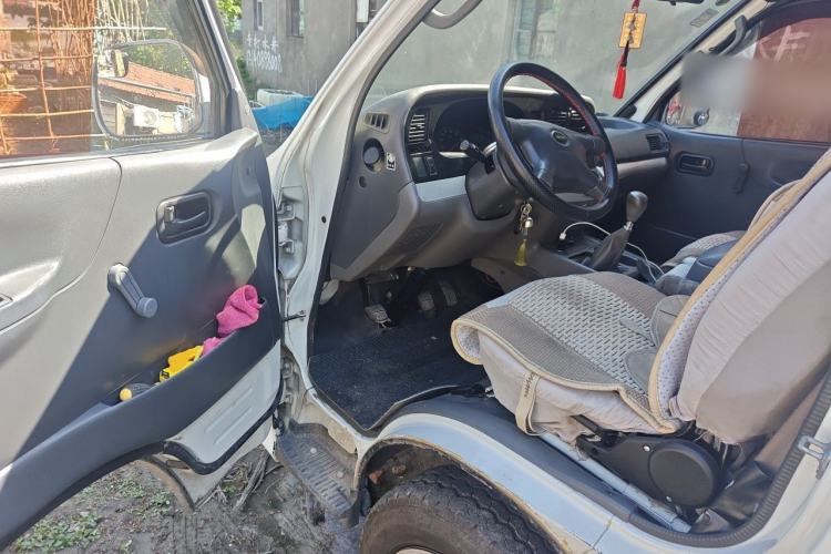 Used Jinbei Hiace 2014 2.0L Fifth-Generation Xiangyun Comfort Type 1 4G20C Driver Seat