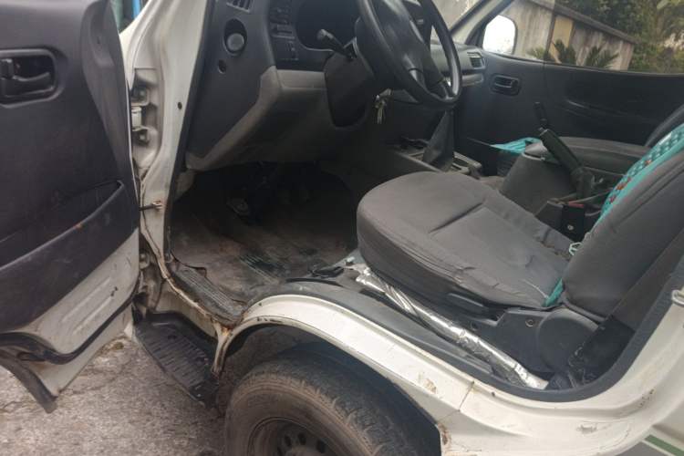 Used Jinbei Hiace 2014 2.0L Fifth-Generation Xiangyun Comfort Type 1 4G20C Driver Seat
