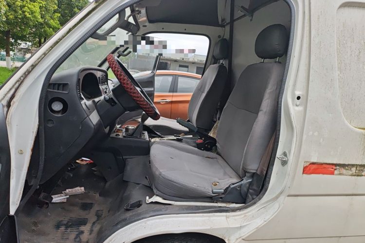 Used Jinbei Hiace 2014 2.0L Fifth-Generation Xiangyun Comfort Type 1 4G21C Driver Seat