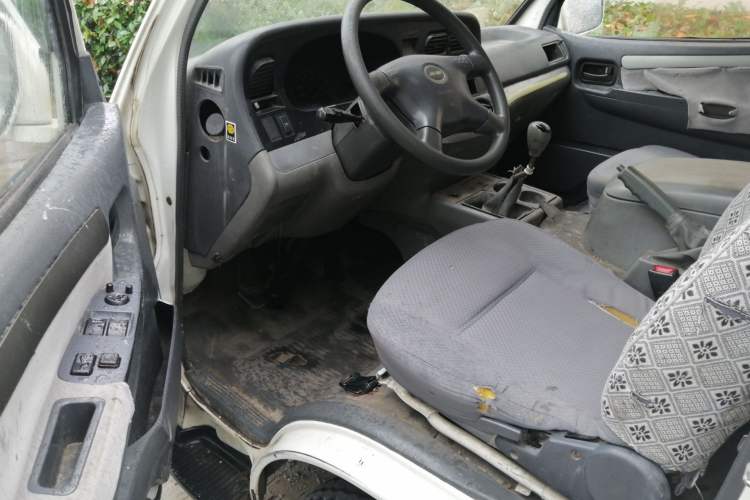 Used Jinbei Hiace 2014 2.0L 5th Generation Power King Deluxe Version V19 Driver Seat