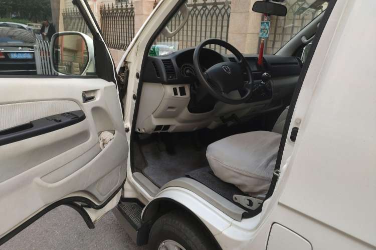 Used Jinbei Hiace 2014 2.2L Luxury Version V22 Driver Seat