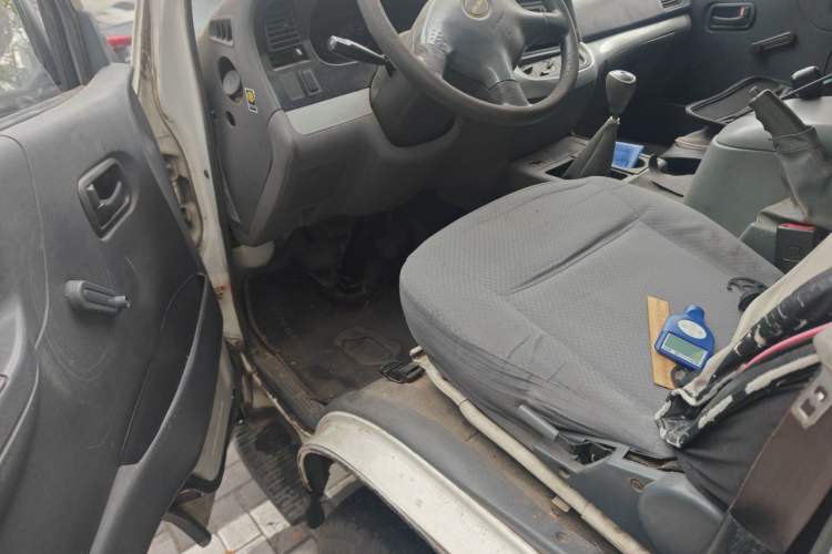 Used Jinbei Hiace 2014 2.0L Fifth-Generation Xiangyun Comfort Type 1 4G20C Driver Seat