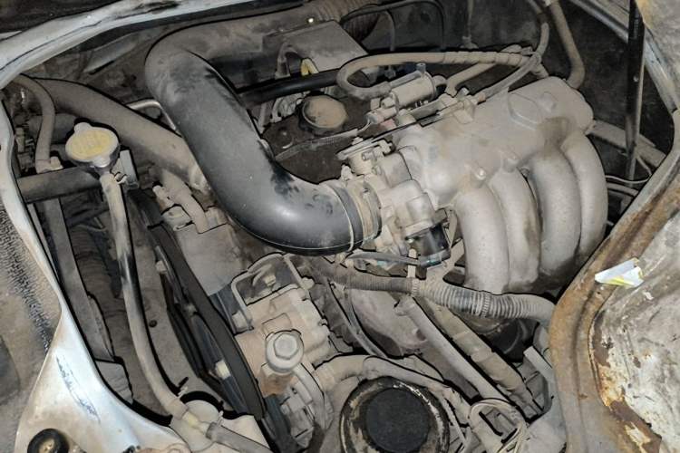 Used Jinbei Hiace 2014 2.0L 5th Generation Kuaiyunwang Business Version 4G19 Engine Bay