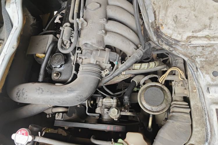 Used Jinbei Hiace 2014 2.0L 5th Generation Kuaiyunwang Business Version 4G19 Engine Bay