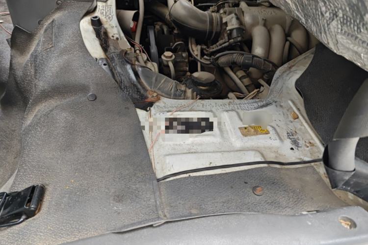 Used Jinbei Hiace 2014 2.0L Fifth-Generation Xiangyun Comfort Type 1 4G20C Engine Bay