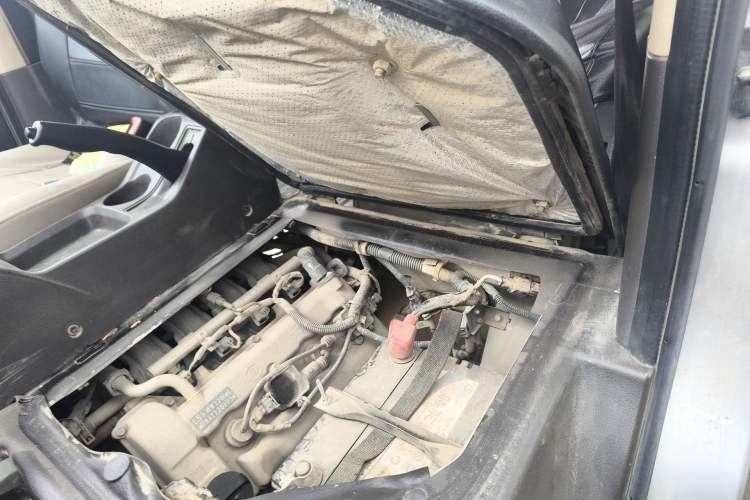 Used Jinbei Hiace 2014 2.0L 5th Generation Kuaiyunwang Business Version 4G19 Engine Bay