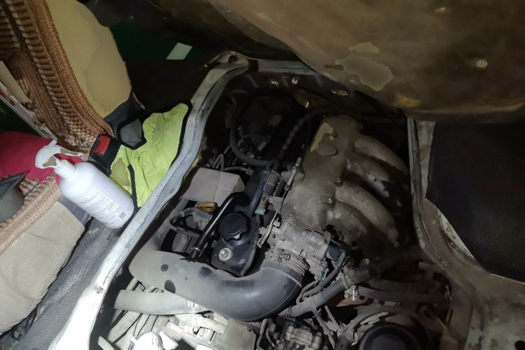 Used Jinbei Hiace 2014 2.0L 5th Generation Kuaiyunwang Business Version 4G19 Engine Bay