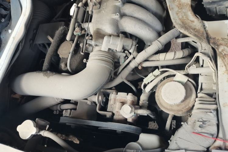Used Jinbei Hiace 2014 2.0L 5th Generation Kuaiyunwang Business Version 4G19 Engine Bay