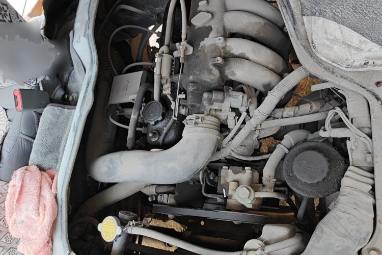 Used Jinbei Hiace 2014 2.0L 5th Generation Kuaiyunwang Business Version 4G19 Engine Bay