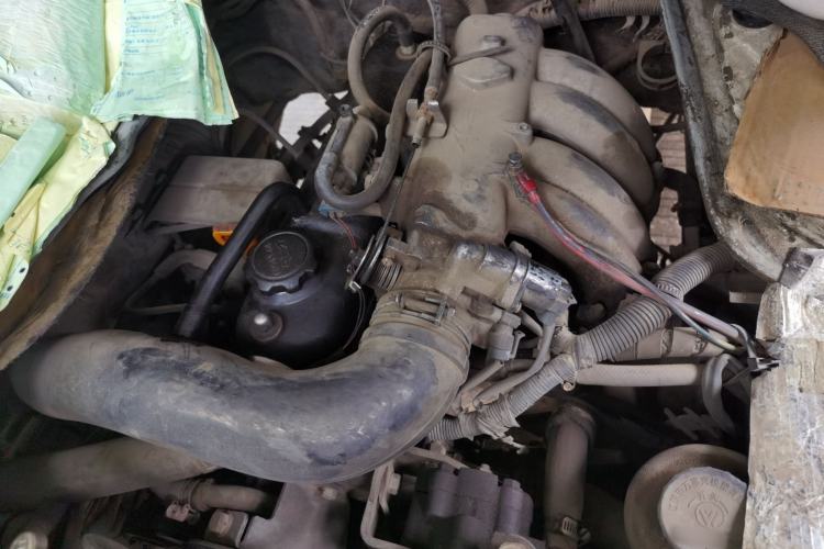 Used Jinbei Hiace 2014 2.0L 5th Generation Kuaiyunwang Business Version 4G19 Engine Bay